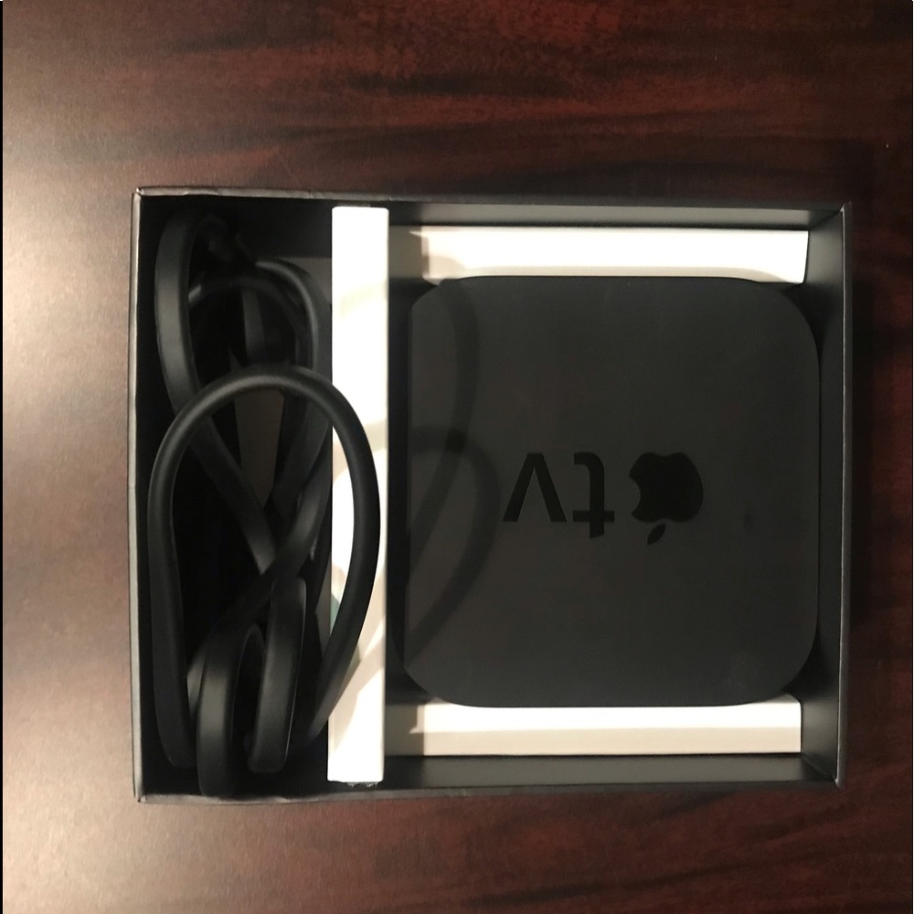 Apple TV 32 GB NEVER USED